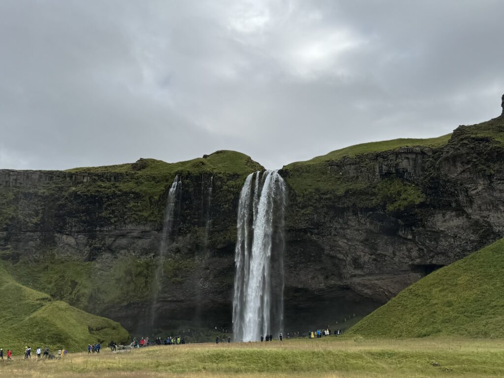 seljalandsfoss zoomed out